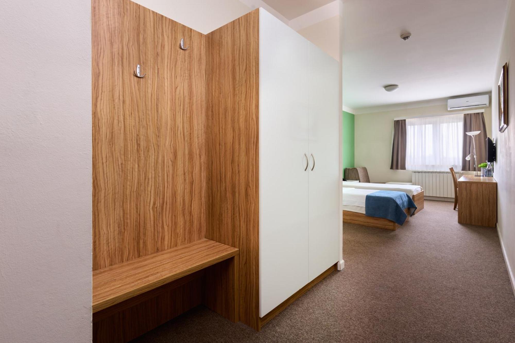 Hotel Phoenix Velika Gorica Bagian luar foto
