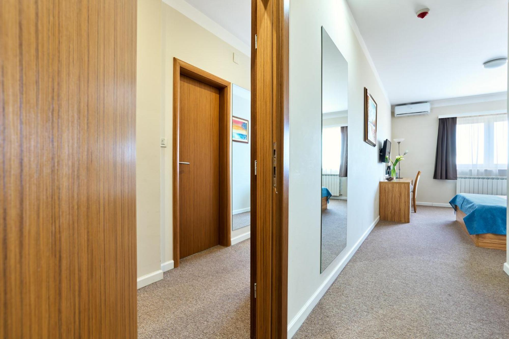 Hotel Phoenix Velika Gorica Ruang foto