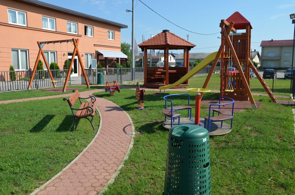 Hotel Phoenix Velika Gorica Bagian luar foto