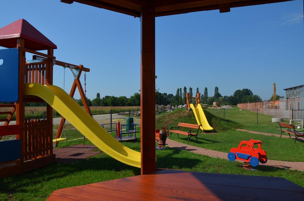 Hotel Phoenix Velika Gorica Bagian luar foto
