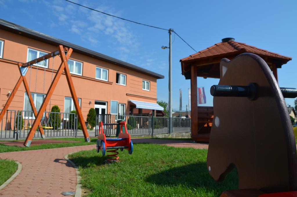 Hotel Phoenix Velika Gorica Bagian luar foto